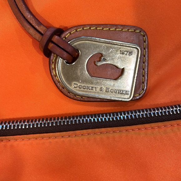 Dooney and Bourke tote bag - Picture 5 of 10
